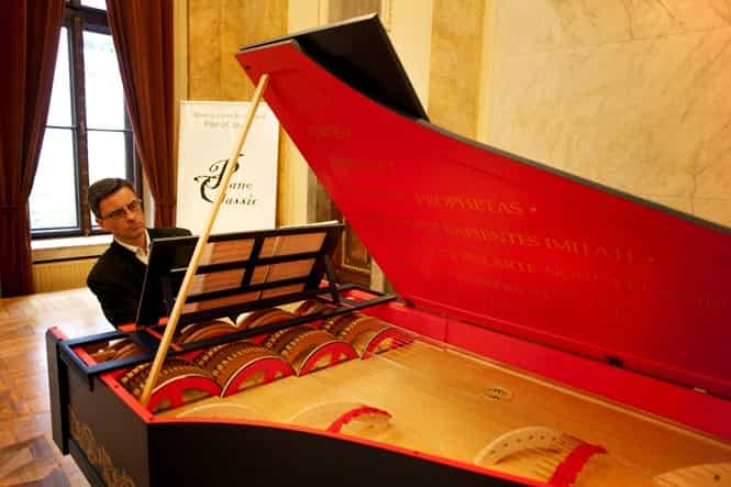 Polish concert pianist, Slawomir Zubrzycki, presents an extremely rare Viola Organista, based on a late 15th-century design by Leonardo da Vinci in Krakow. (AFP Photo)
</div) Polish concert pianist, Slawomir Zubrzycki, presents an extremely rare Viola Organista, based on a late 15th-century design by Leonardo da Vinci in Krakow. (AFP Photo)
</div)