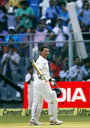 The Master Blaster thanks the crowd after his innings at Wankhede Stadium. (Ajay Aggarwal/ HT photo)</em>
</div) The Master Blaster thanks the crowd after his innings at Wankhede Stadium. (Ajay Aggarwal/ HT photo)</em>
</div)