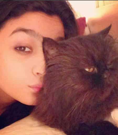 Alia Bhat clicks a selfie Alia Bhat clicks a selfie