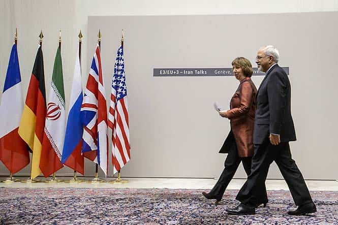 EU foreign policy chief Catherine Ashton (L) and Iranian foreign minister Mohammad Javad Zarif in Geneva. (AFP photo)</em>
</div) EU foreign policy chief Catherine Ashton (L) and Iranian foreign minister Mohammad Javad Zarif in Geneva. (AFP photo)</em>
</div)