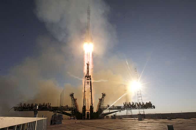 Japanese astronaut Koichi Wakata, Russian cosmonaut Mikhail Tyurin and US astronaut Rick Mastracchio have carried the Olympic torch to space. (AP photo)</em) Japanese astronaut Koichi Wakata, Russian cosmonaut Mikhail Tyurin and US astronaut Rick Mastracchio have carried the Olympic torch to space. (AP photo)</em)