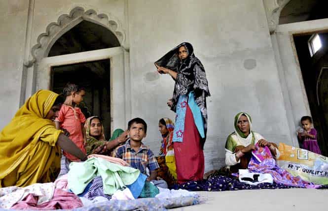 People affected by the communal violence staying at the Madarsa in Bassi village in Muzaffarnagar. (Sushil Kumar/HT photo)</em) People affected by the communal violence staying at the Madarsa in Bassi village in Muzaffarnagar. (Sushil Kumar/HT photo)</em)