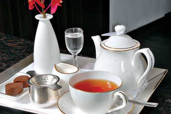 Lighter teas like green tea work betterwith lighter foods like salads Lighter teas like green tea work betterwith lighter foods like salads