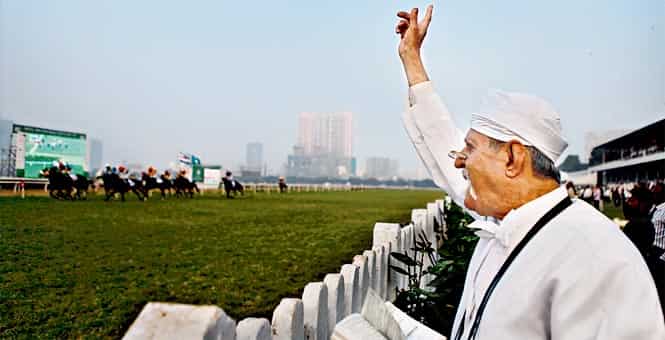 A special horse race organised during the 10th World Zoroastrian Congress in Mumbai on Sunday. (Kalpak Pathak/ HT Photo)</font></em></strong)