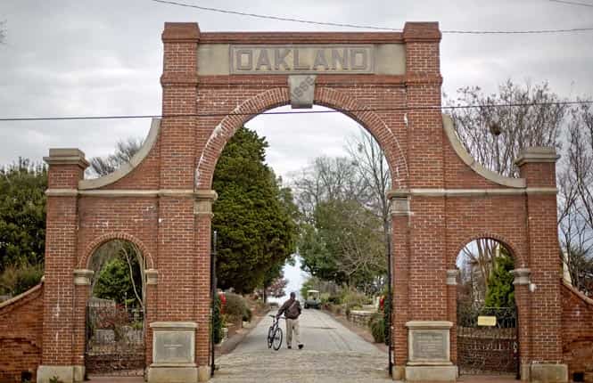 DIV class=photo_disc This photo shows entrance to historic Oakland Cemetery in Atlanta. Some the most famous residents are Margaret Mitchell golf legend Bobby Jones, well as and rows of Confederate soldiers. (AP Photo)
<div></div) DIV class=photo_disc This photo shows entrance to historic Oakland Cemetery in Atlanta. Some the most famous residents are Margaret Mitchell golf legend Bobby Jones, well as and rows of Confederate soldiers. (AP Photo)
<div></div)
