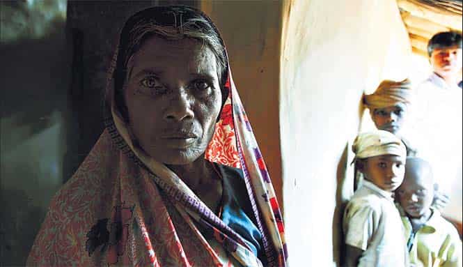 Kabutari Devi, wife of Jaggu Bhuiyan who killed himself because of delayed payments under MGNREGA. (Parwaz Khan/HT photo) </div) Kabutari Devi, wife of Jaggu Bhuiyan who killed himself because of delayed payments under MGNREGA. (Parwaz Khan/HT photo) </div)