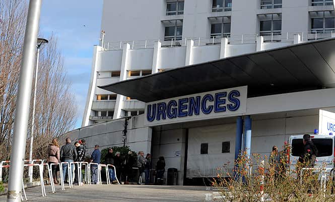 A photo of the entrance of the emergency department of the Centre Hospitalier Universitaire hospital in Grenoble, French Alps, where seven-time F1 world champion Michael Schumacher is reported to be undergoing treatment. (AFP Photo) 
</div)