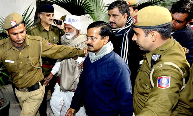 Leader of AAP, Arvind Kejriwal before meeting with Delhi's Lieutenant Governor Najeeb Jung in New Delhi. (Sonu Mehta/ HT Photo)</font></em></strong) Leader of AAP, Arvind Kejriwal before meeting with Delhi's Lieutenant Governor Najeeb Jung in New Delhi. (Sonu Mehta/ HT Photo)</font></em></strong)