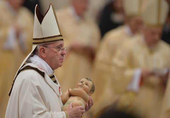 Pope Francis holds the unveiled baby Jesus during a Christmas eve mass at St Peter's Basilica. (AFP)</font></em></strong) Pope Francis holds the unveiled baby Jesus during a Christmas eve mass at St Peter's Basilica. (AFP)</font></em></strong)
