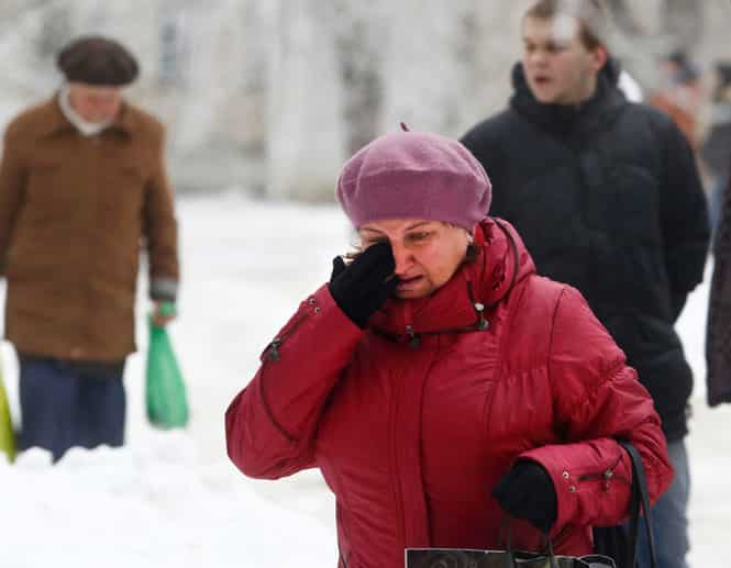 A resident walks crying in Volgograd after a bomb blast tore through a trolleybus killing at least 14 people. (AP photo)</strong) A resident walks crying in Volgograd after a bomb blast tore through a trolleybus killing at least 14 people. (AP photo)</strong)