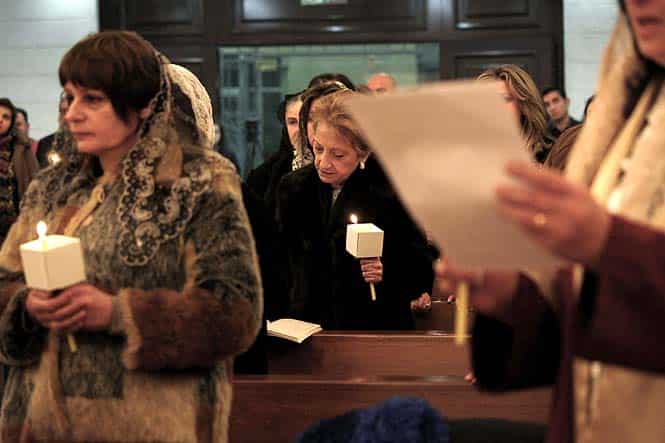 Hundreds of Syrian and Iraqi refugees along with Jordanian Christians attend the midnight Mass and pray for peace in their countries. (AP)</font></em></strong) Hundreds of Syrian and Iraqi refugees along with Jordanian Christians attend the midnight Mass and pray for peace in their countries. (AP)</font></em></strong)