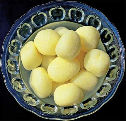 Sweeter than A rasgulla: Middle Eastern desserts are so sickly sweet that they make Bengali mithai seem teekha in comparison Sweeter than A rasgulla: Middle Eastern desserts are so sickly sweet that they make Bengali mithai seem teekha in comparison