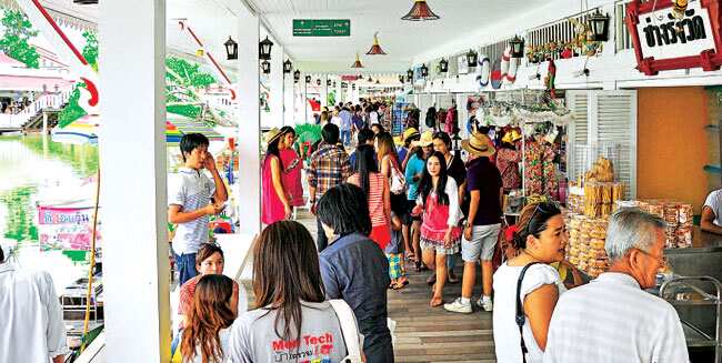 WHERE DID YOU BUY THIS FROM? Hua Hin’s floating market does away with tourist tat for unusual souvenirs WHERE DID YOU BUY THIS FROM? Hua Hin’s floating market does away with tourist tat for unusual souvenirs