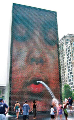 Jaume Plensa’s Crown Fountain (left) are marvellous (Photo: cc/Wildcat Dunny) Jaume Plensa’s Crown Fountain (left) are marvellous (Photo: cc/Wildcat Dunny)