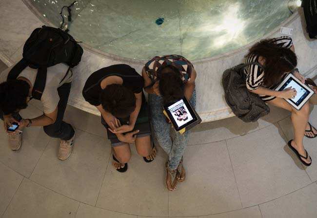 A picture shows people using their smartphones and tablets in a shopping mall in Bangkok. Photo: AFP/ Nicolas A picture shows people using their smartphones and tablets in a shopping mall in Bangkok. Photo: AFP/ Nicolas