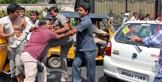 Telugu actor Ram Charan Teja in a roadside scuffle Telugu actor Ram Charan Teja in a roadside scuffle