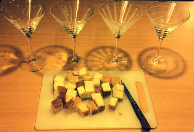 Cut a readymade sponge cake or leftover teacake into cubes Cut a readymade sponge cake or leftover teacake into cubes