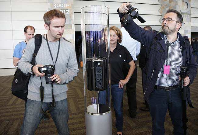 A new Apple Mac Pro on display during the Apple Worldwide Developers Conference (WWDC) 2013 in San Francisco, California. Reuters/Stephen La) A new Apple Mac Pro on display during the Apple Worldwide Developers Conference (WWDC) 2013 in San Francisco, California. Reuters/Stephen La)