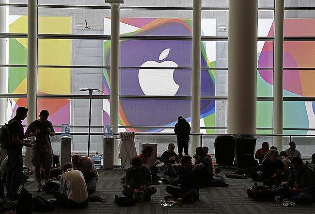 Attendees break for lunch at the Apple Worldwide Developers Conference in San Francisco. Photo:AP/Eric Risberg Attendees break for lunch at the Apple Worldwide Developers Conference in San Francisco. Photo:AP/Eric Risberg