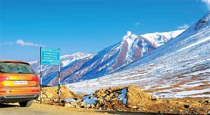 Zig zag: up the Pir Panjal range to crest at the Pir ki Gali Zig zag: up the Pir Panjal range to crest at the Pir ki Gali