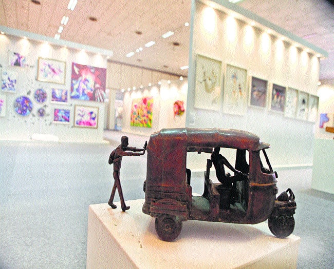 The busy city-life of Delhi plays muse to artist Rohit Sharma. In this bronze sculpture, ‘Convincing for destination’ (Rs 3 lakh), a passenger is seen having a tough time pushing an auto-rickshaw driver to ferry him, as is the everyday scene in Delhi 
</div)