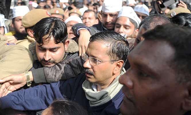Delhi chief minister Arvind Kejriwal along with his party supporters in New Delhi. (AFP photo)</strong) Delhi chief minister Arvind Kejriwal along with his party supporters in New Delhi. (AFP photo)</strong)