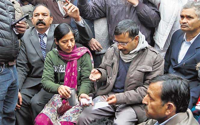 Delhi Chief Minister Arvind Kejriwal with his wife and his personal security officer Dinesh Kumar (left) in New Delhi on Tuesday morning. (Arvind Yadav/HT photo)