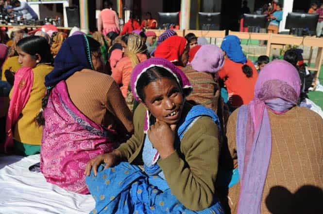 Bijiya Devi, who lost her husband during the massive Uttarakhand floods, during the vocational training at Deoli-Bhanigram village in Uttarakhand. (AFP Photo) 
</div)