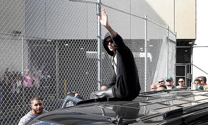 Justin Bieber exits from the Turner Guilford Knight Correctional Center in Miami, Florida. (AFP photo)
</div) Justin Bieber exits from the Turner Guilford Knight Correctional Center in Miami, Florida. (AFP photo)
</div)