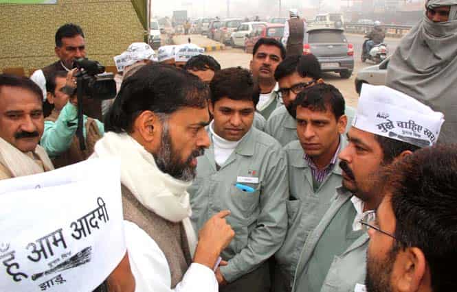 Aam Aadmi Party leader Yogendra Yadav inaugurating the party's new office in village Islampur, in Gurgaon. (Parveen Kumar/HT photo)
</div) Aam Aadmi Party leader Yogendra Yadav inaugurating the party's new office in village Islampur, in Gurgaon. (Parveen Kumar/HT photo)
</div)
