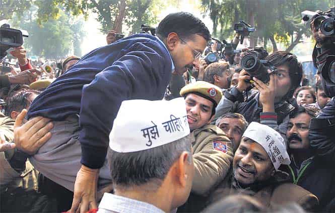 Chief minister Arvind Kejriwal on a protest near India Gate, in New Delhi. (Virendra Singh Gosain/HT photo)</strong)