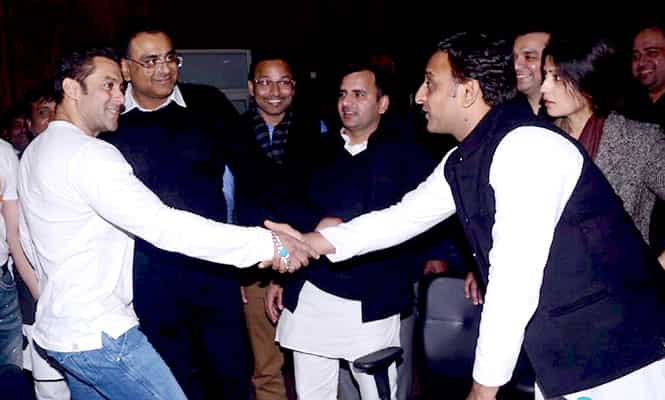 Uttar Pradesh chief minister Akhilesh Yadav greets Bollywood actor Salman Khan, at Saifai in Lucknow. (PTI photo)</strong)