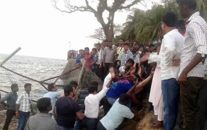 Rescuers carry a victim after a tourist boat capsized in the Bay of Bengal in the Andaman and Nicobar Islands. (PTI) </font></strong) Rescuers carry a victim after a tourist boat capsized in the Bay of Bengal in the Andaman and Nicobar Islands. (PTI) </font></strong)