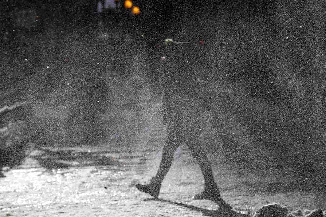 A woman walks through a gust of blowing snow in frigid cold temperatures though downtown Chicago, Illinois. (Reuters)</strong) A woman walks through a gust of blowing snow in frigid cold temperatures though downtown Chicago, Illinois. (Reuters)</strong)