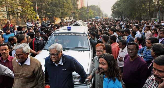 CITU West Bengal president Shyamal Chakraborty and others at the funeral of 16-year-old rape victim in Kolkata. (PTI photo)</strong) CITU West Bengal president Shyamal Chakraborty and others at the funeral of 16-year-old rape victim in Kolkata. (PTI photo)</strong)