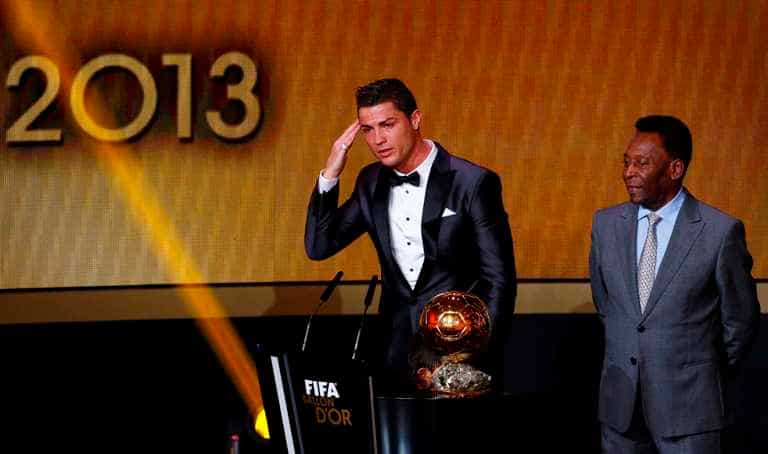 Ronaldo with Pele after being awarded the FIFA Ballon d'Or 2013 in Zurich. (Reuters photo)</strong) Ronaldo with Pele after being awarded the FIFA Ballon d'Or 2013 in Zurich. (Reuters photo)</strong)