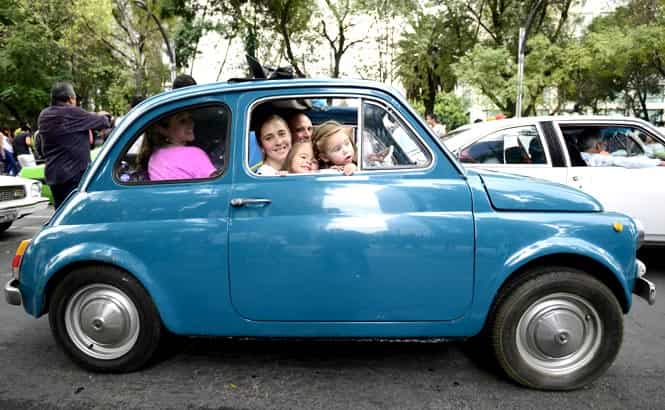 In pics: Classic car parade in Mexico sets world record