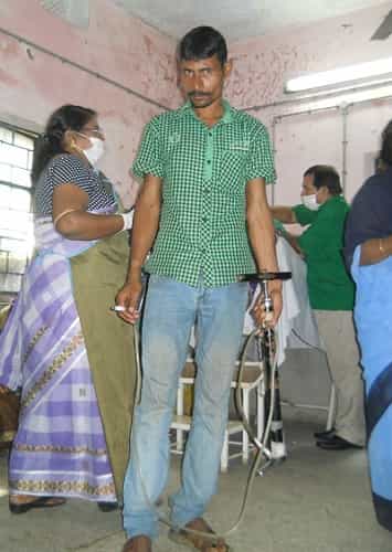 A medical assistant holds the cycle pump which was allegedly used in the surgery. (Arabinda Mahapatra/HT photo)</em) A medical assistant holds the cycle pump which was allegedly used in the surgery. (Arabinda Mahapatra/HT photo)</em)