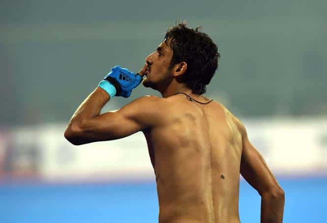 2 Pak hockey players banned for obscene gestures - Hindustan Times