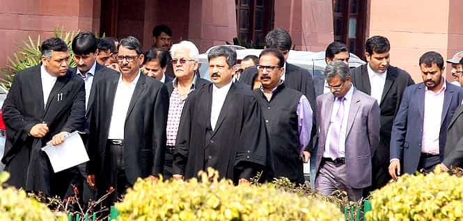 Sahara firm officials coming out of Supreme Court in New Delhi. (PTI Photo)</em) Sahara firm officials coming out of Supreme Court in New Delhi. (PTI Photo)</em)