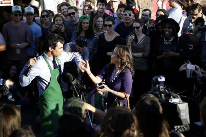 Nathan Fielder, host of the Comedy Central show Nathan For You, steps forward as being behind the Dumb Starbucks store in the Los Feliz neighborhood in Los Angeles California. (AFP photo)</strong) Nathan Fielder, host of the Comedy Central show Nathan For You, steps forward as being behind the Dumb Starbucks store in the Los Feliz neighborhood in Los Angeles California. (AFP photo)</strong)