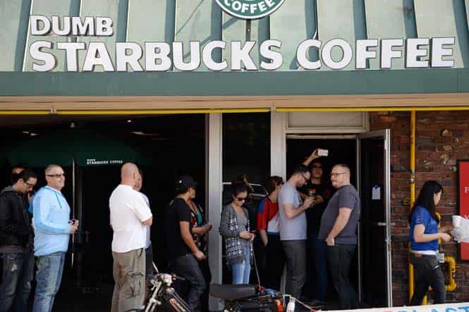People wait in a long line to get into a coffee shop named Dumb Starbucks in the Los Feliz area of Los Angeles, California. (AFP photo)</strong) People wait in a long line to get into a coffee shop named Dumb Starbucks in the Los Feliz area of Los Angeles, California. (AFP photo)</strong)