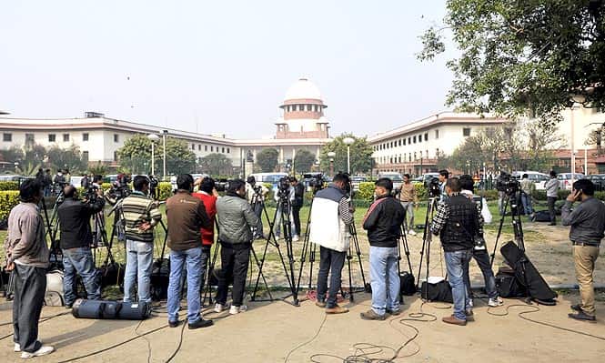 Journalists stand outside the Supreme Court after it issued a non-bailable warrant against Roy. (Sonu Mehta/Hindustan Times)</em) Journalists stand outside the Supreme Court after it issued a non-bailable warrant against Roy. (Sonu Mehta/Hindustan Times)</em)