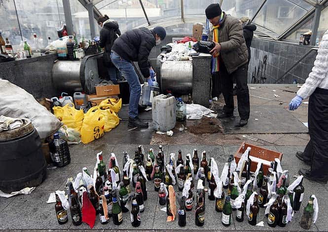 Anti-government protesters prepare Molotov cocktails during clashes with riot police in the Independence Square in Kiev. (Reuters)</strong) Anti-government protesters prepare Molotov cocktails during clashes with riot police in the Independence Square in Kiev. (Reuters)</strong)