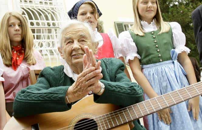 Maria von Trapp, daughter of Austrian Baron Georg von Trapp, prepares to play a guitar and sing with traditionally dressed children in front of her former home, Villa Trapp, in Salzburg (Reuters photo) Maria von Trapp, daughter of Austrian Baron Georg von Trapp, prepares to play a guitar and sing with traditionally dressed children in front of her former home, Villa Trapp, in Salzburg (Reuters photo)