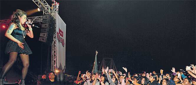Hard Kaur performing at the event.