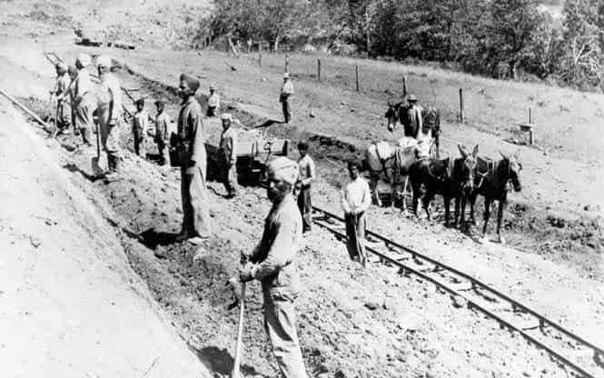 Indian immigrants work on railway construction, Pacific and Eastern Railroad, Oregon, ca. 1906. (Photo courtesy: Southern Oregon Historical Society (#1603)/Smithsonian Asian Pacific American Program)
</div) Indian immigrants work on railway construction, Pacific and Eastern Railroad, Oregon, ca. 1906. (Photo courtesy: Southern Oregon Historical Society (#1603)/Smithsonian Asian Pacific American Program)
</div)