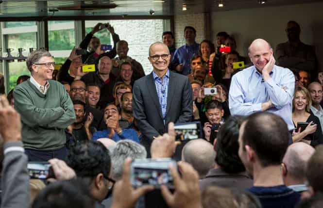 Satya Nadella, Microsoft's new CEO, addresses employees along with founder and technology advisor Bill Gates (L) and outgoing CEO Steve Ballmer in Washington. (Reuters photo)</strong)