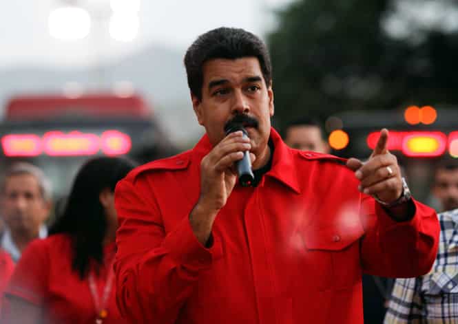 Venezuelan President Nicolas Maduro speaks to people gathered outside Miraflores presidential palace in Caracas. (AFP photo)</strong) Venezuelan President Nicolas Maduro speaks to people gathered outside Miraflores presidential palace in Caracas. (AFP photo)</strong)