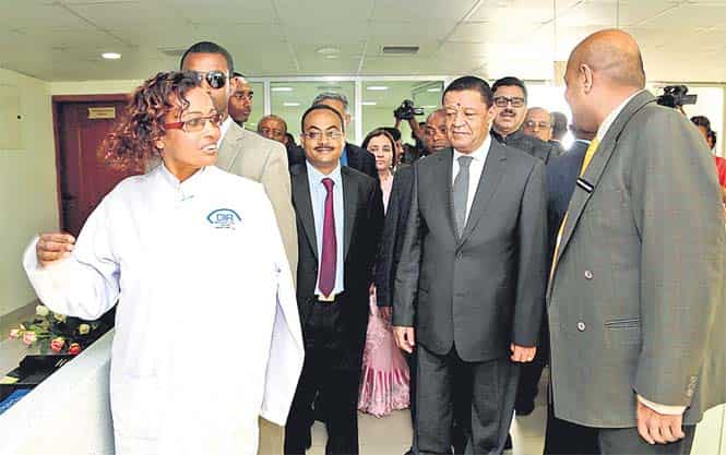 President Mulatu Teshome of Ethiopia (second from right) with Health Minister Dr Kesetebirhan Admasu (third from right) at the OIA India Eye Care Centre in Addis Ababa. (Photo:Aida Muluneh)</em) President Mulatu Teshome of Ethiopia (second from right) with Health Minister Dr Kesetebirhan Admasu (third from right) at the OIA India Eye Care Centre in Addis Ababa. (Photo:Aida Muluneh)</em)